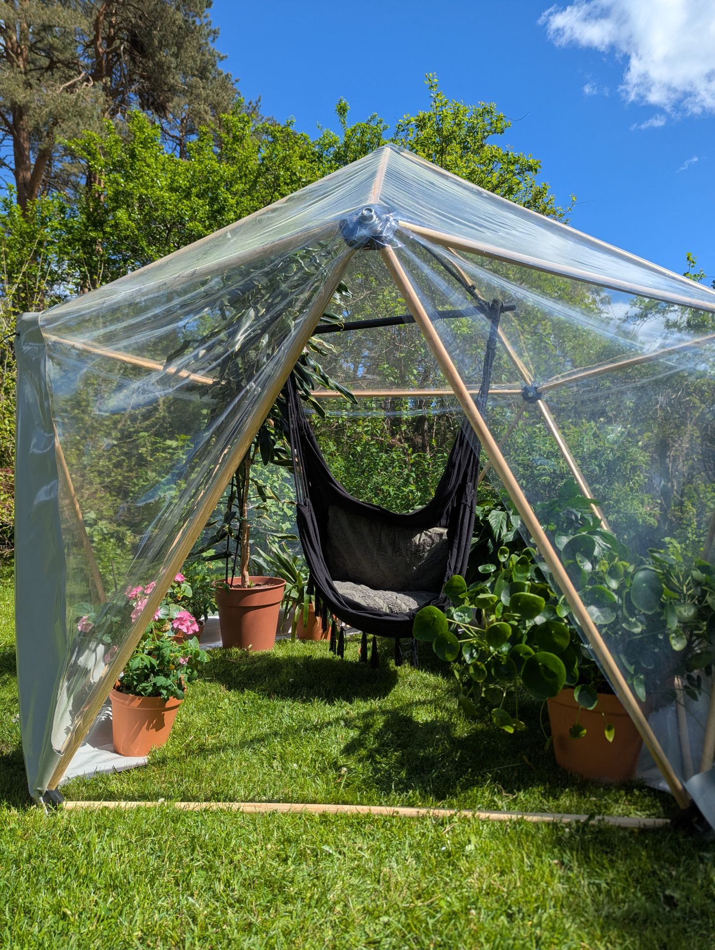 BRING YOUR CAMPING CHAIRS. Worldwide. Icosauna